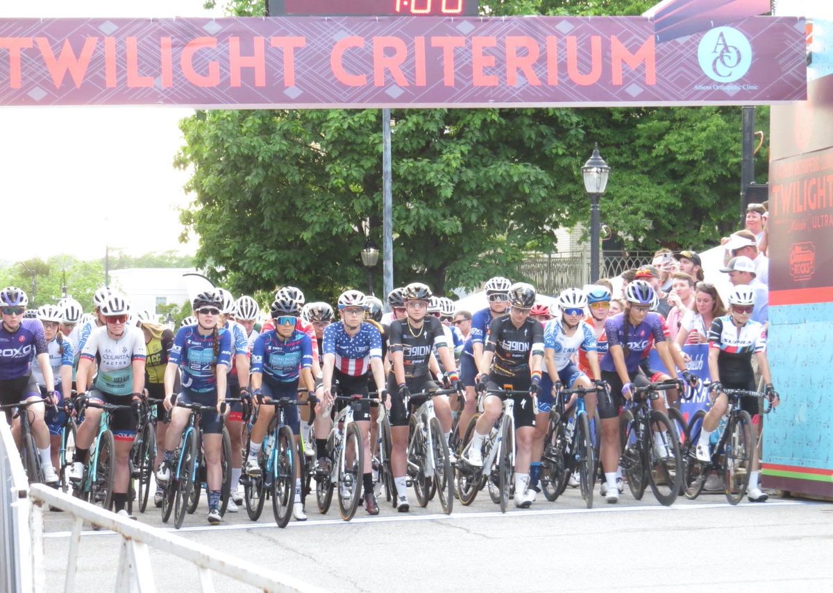 Pro women&#039;s field at 2022 Athens Twilight Criterium 