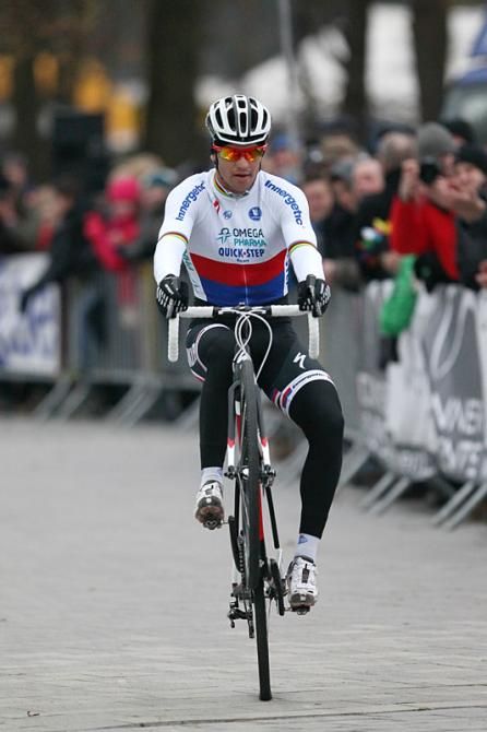 Zdenek Stybar shows off his bike handling skills