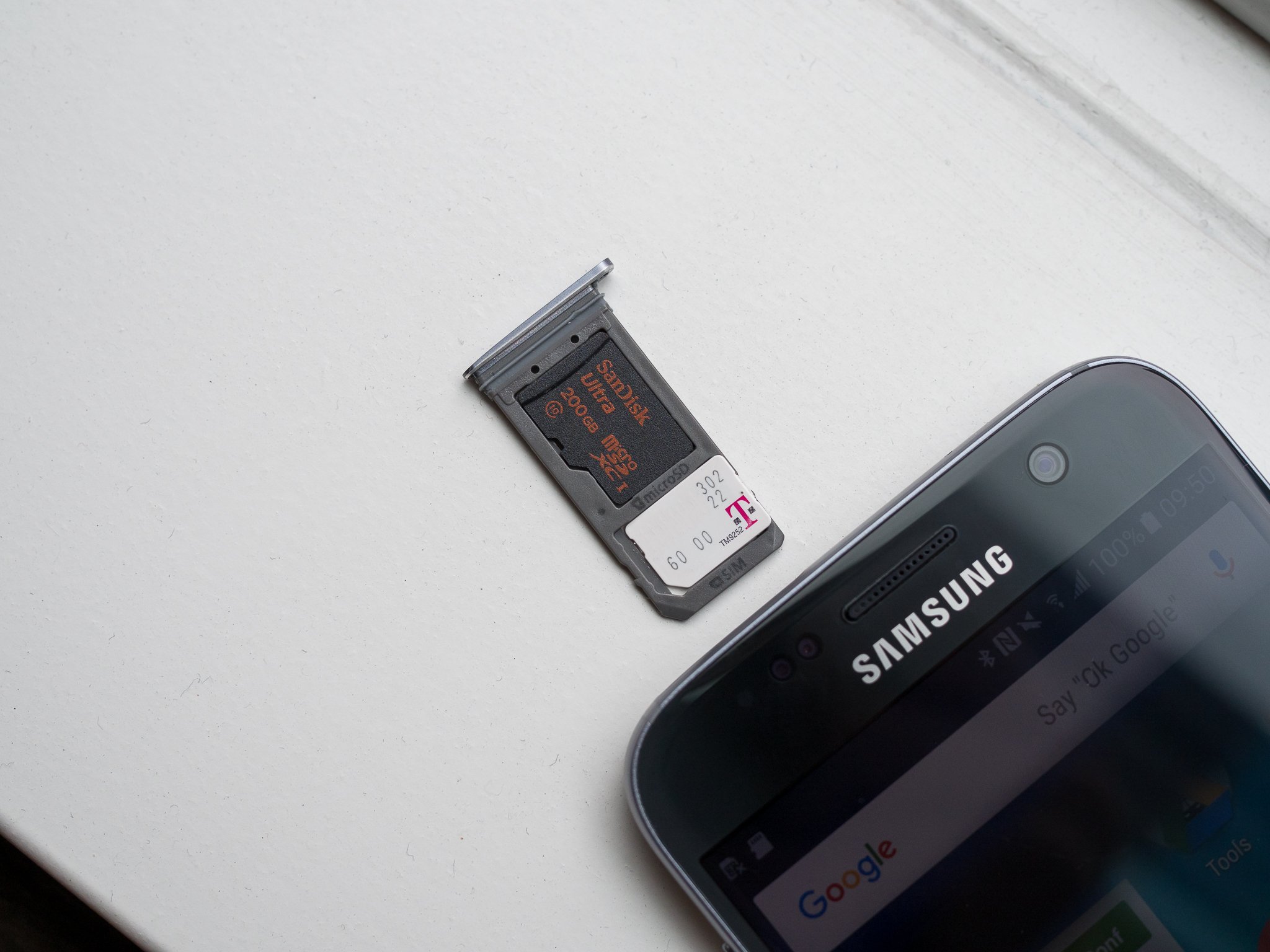 microSD Returns To The Samsung Galaxy S7. Here's Why It Was