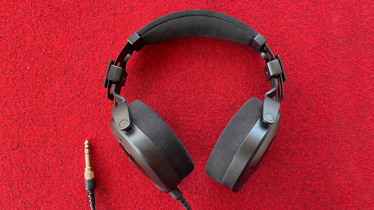 I ll be surprised if this mega headphones deal is beaten on Cyber