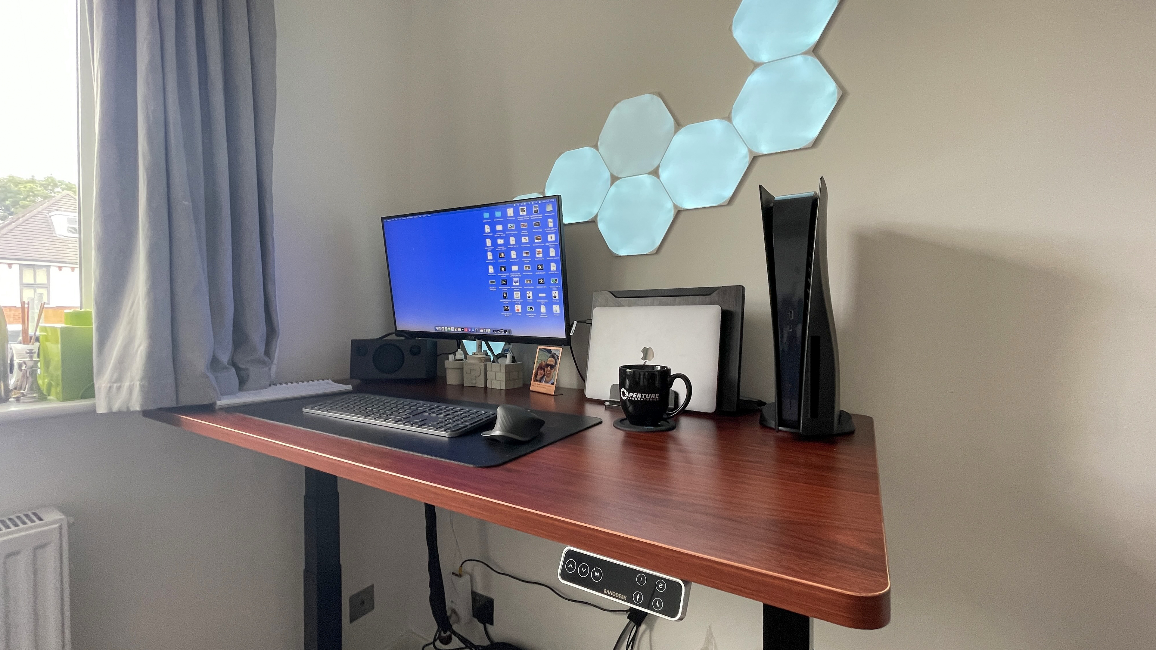 FlexiSpot E7 Standing Desk Review - The Perfect Do-It-All Table Space