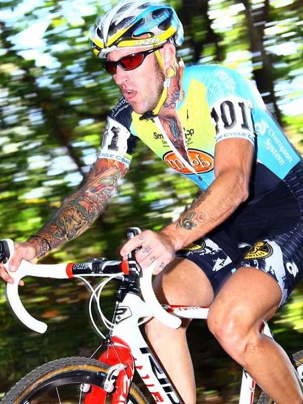 Adam Myerson (SmartStop/MOB p/b Ridley) makes his way through the woods.