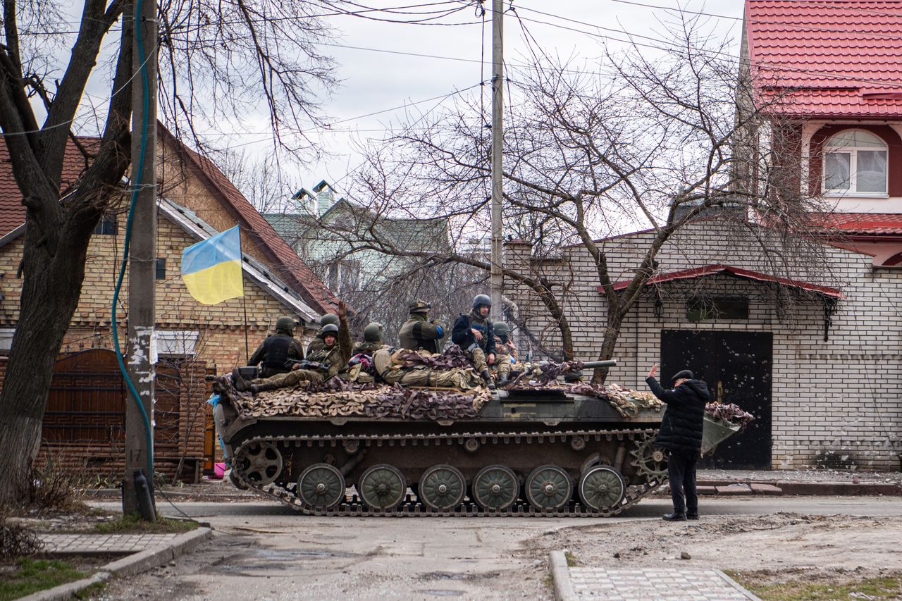 A Ukrainian tank in Irpin