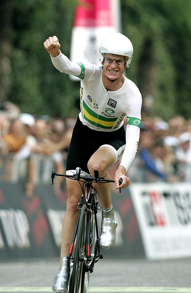 Michael Rogers celebrates his win in Verona at the 2004 TT world championships