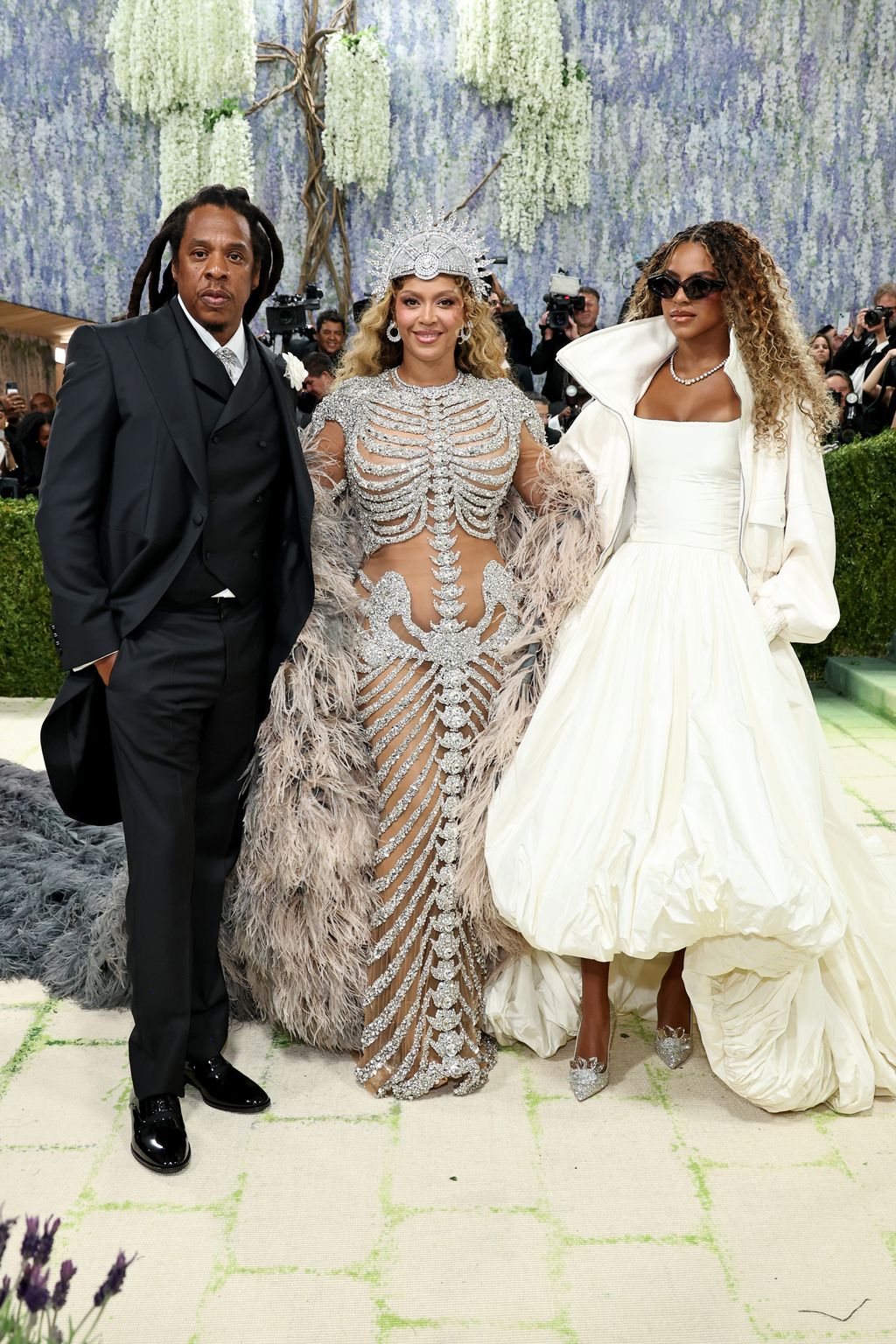 Beyoncé Wears an Olivier Rousteing Gown on the 2026 Met Gala Red Carpet ...