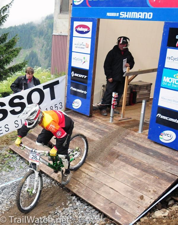 Niko Vink starting down the Champ&eacute;ry course.