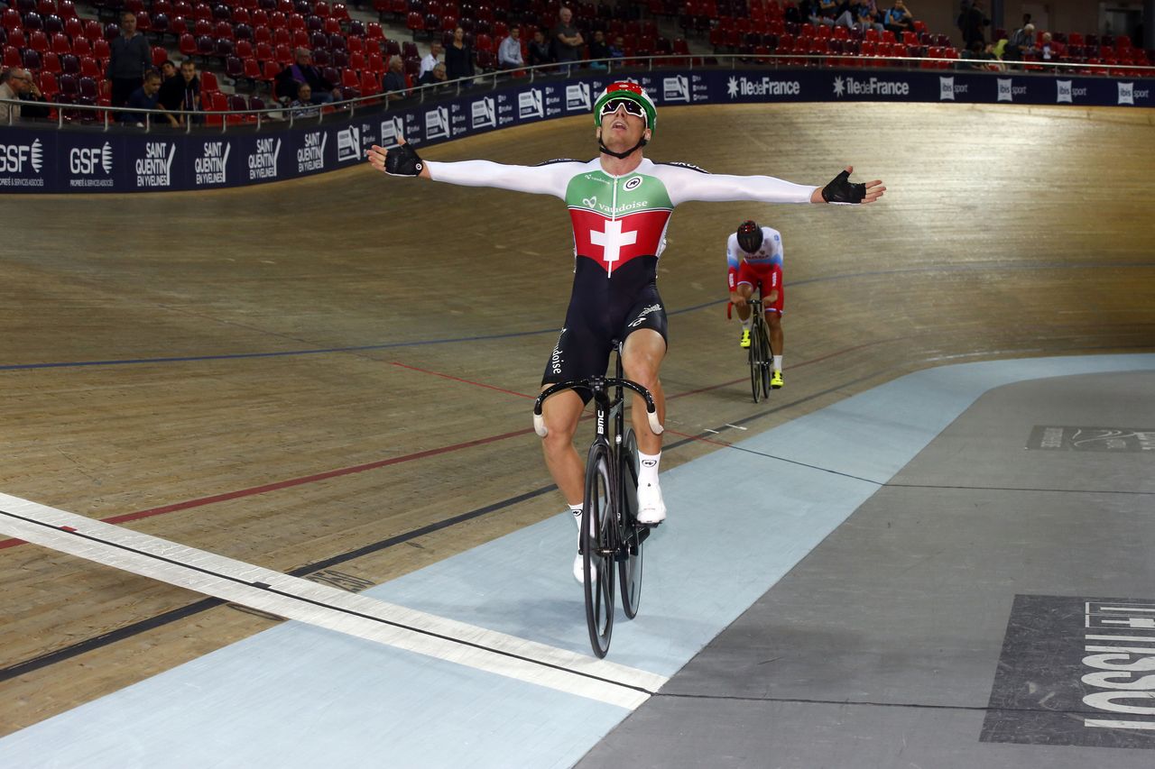 Gael Suter wins the men's scratch race