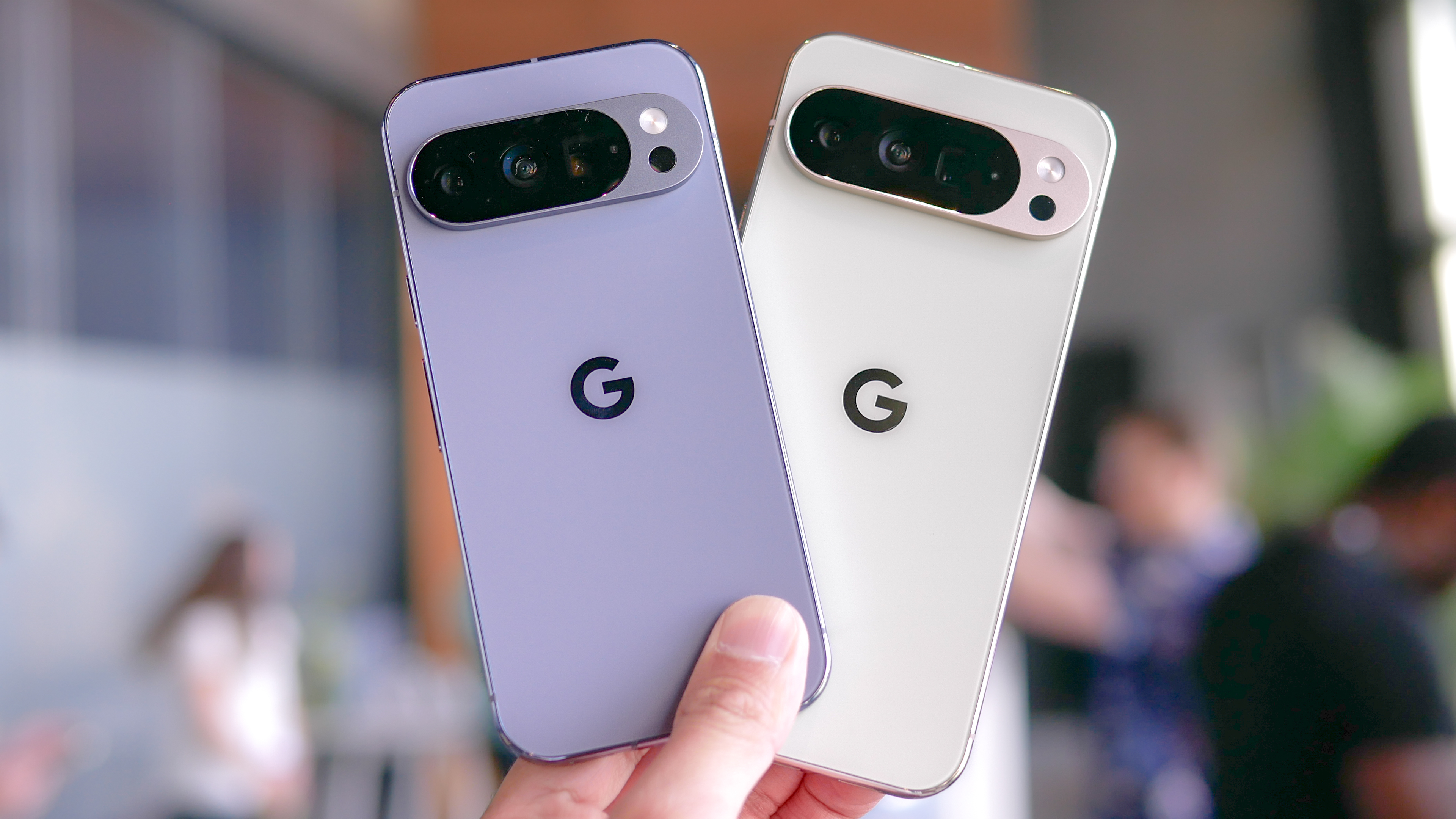 Google Pixel 10 Pro vs Pixel 10 Pro XL hands-on.