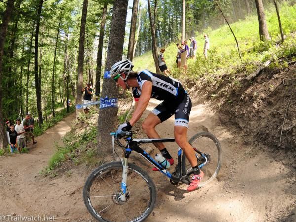 Sam Schultz (Subaru Trek) chasing Todd Wells