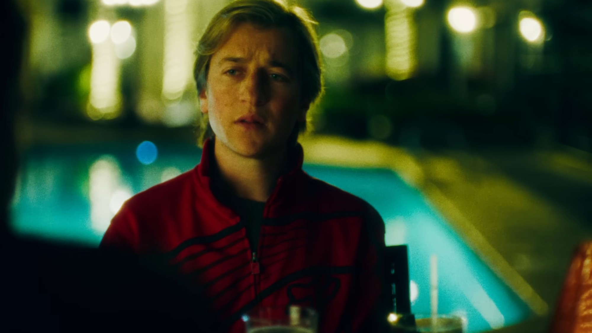 Skyler Gisondo looking at Robert Pattinson in Primetime.