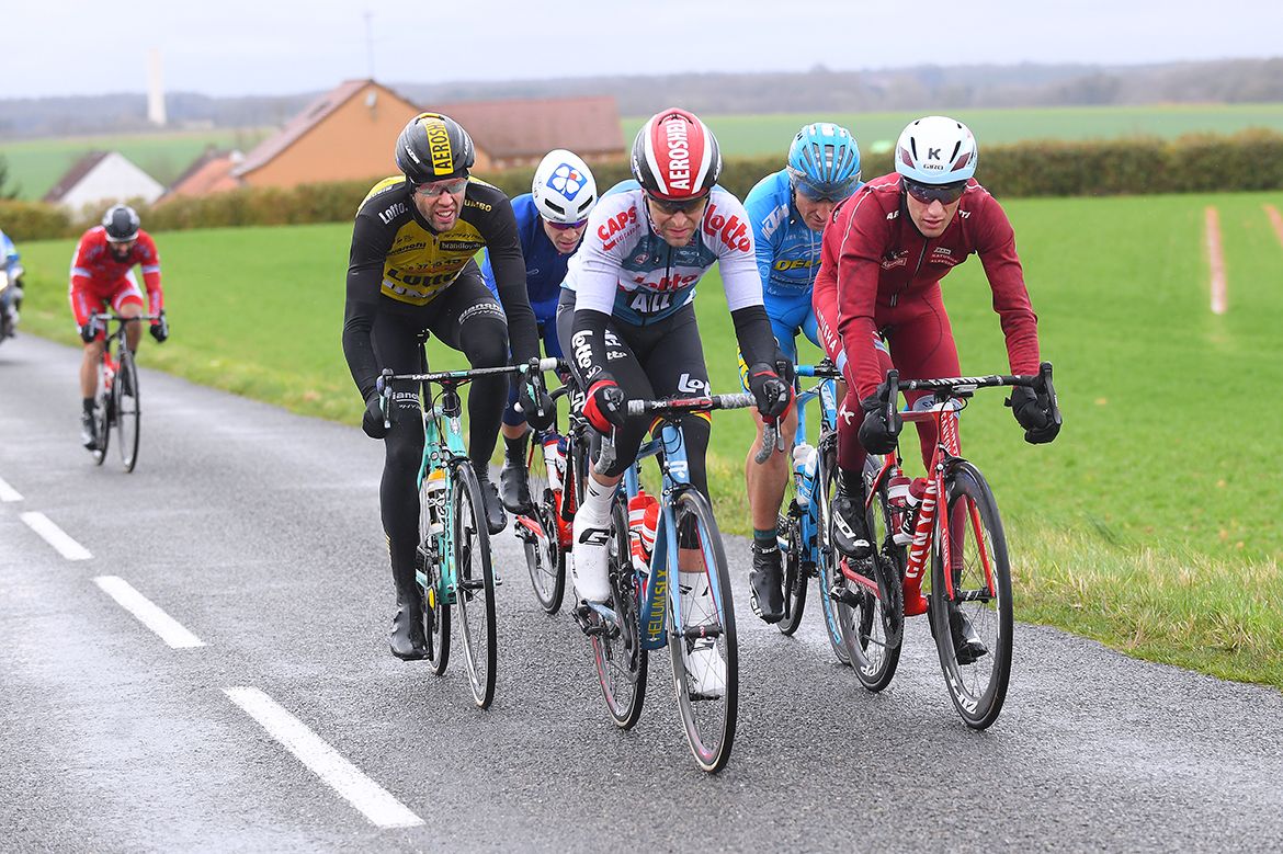 A five-man break including Tony Gallopin, Sven Erik Bystrom and Philippe Gilbert goes away towards the end of stage 2