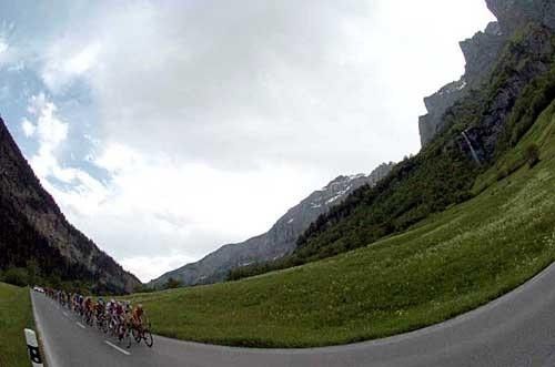 Here come the peloton!
