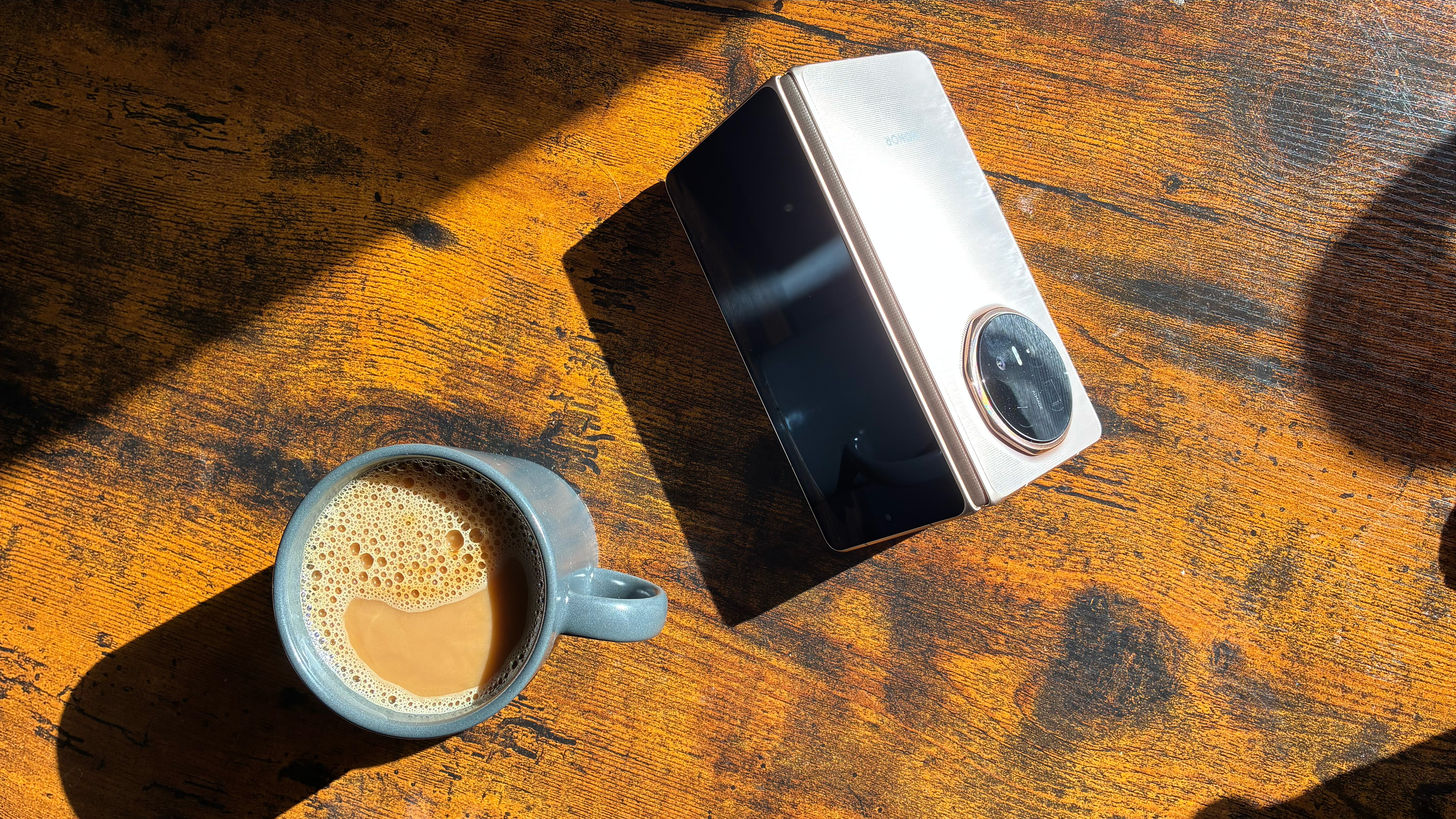 The Honor Magic V6 on a desk