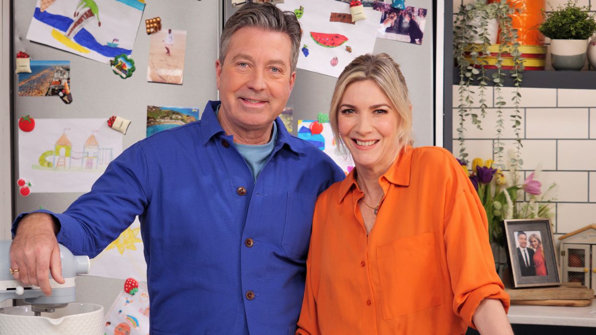 John Torode and Lisa Faulkner pose together for John &amp; Lisa&#039;s Weekend Kitchen season 8 