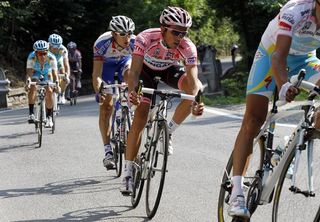 Alberto Contador (Saxo Bank Sungard) survived another day in pink