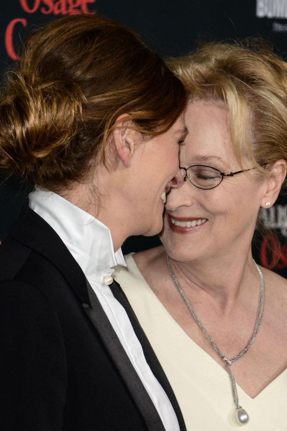 Julia Roberts and Meryl Streep are all giggles on the red carpet