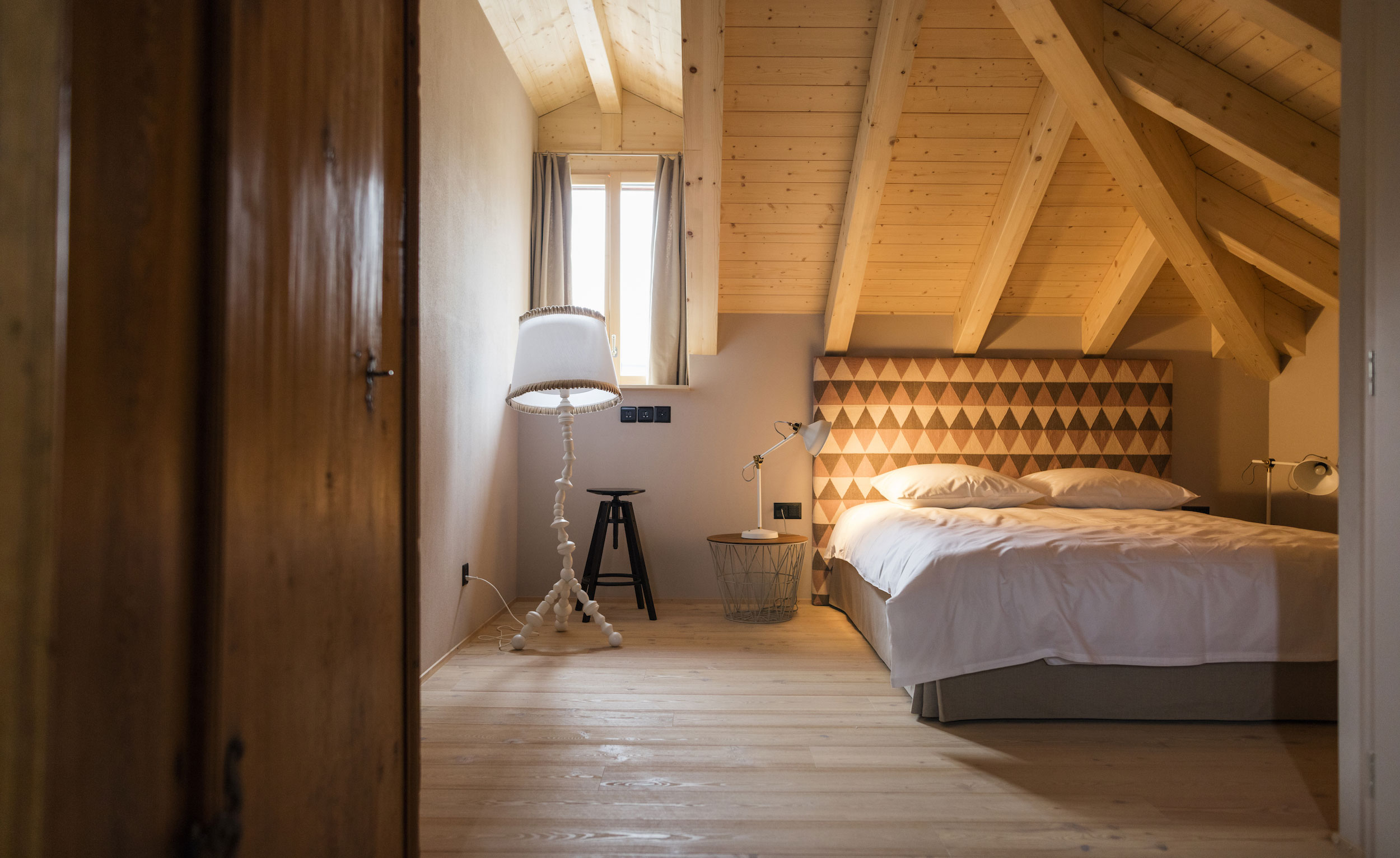 A hotel bedroom