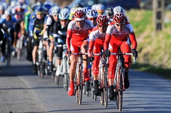 The Cofidis team tries to close the gap