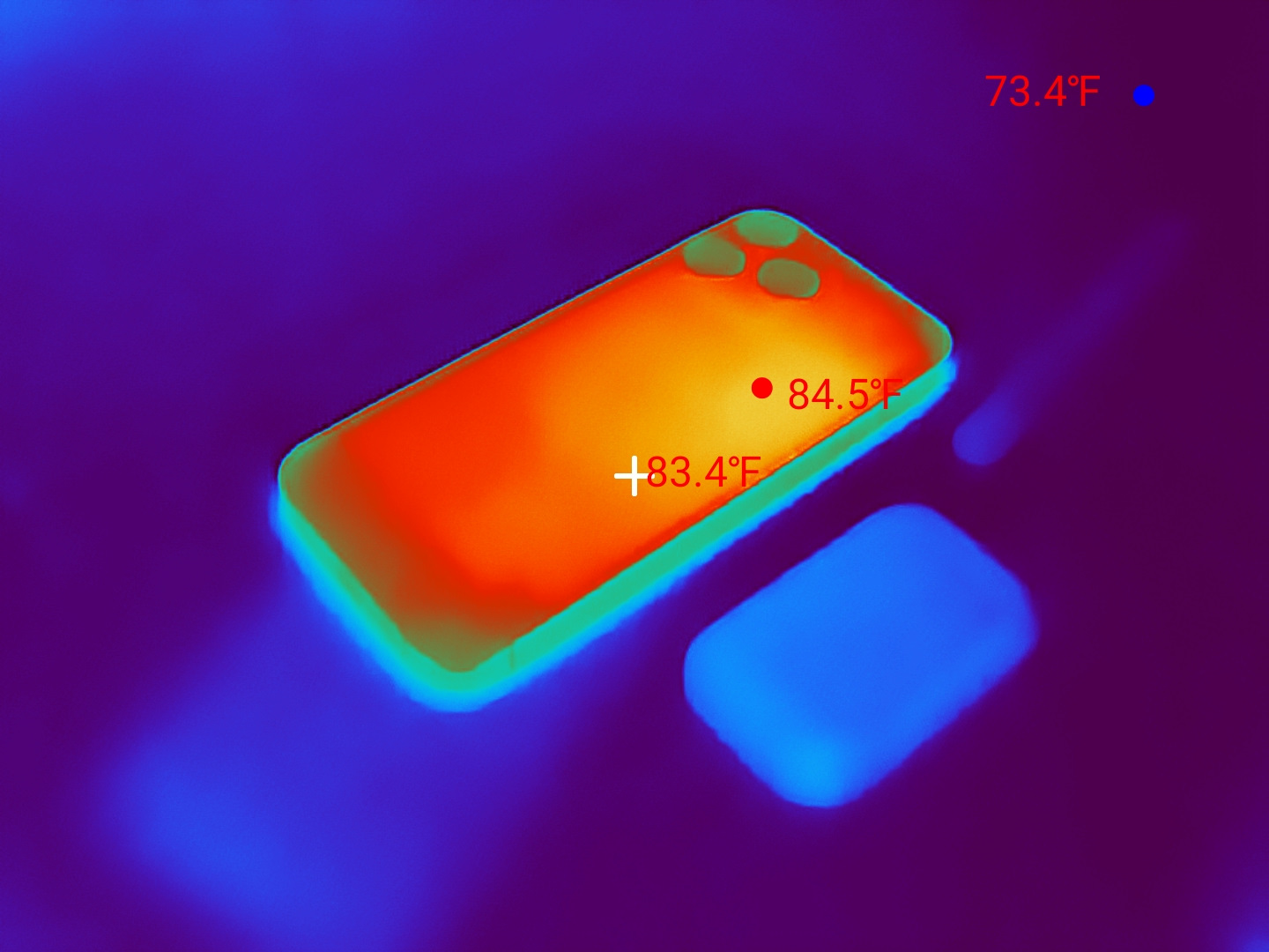 OCOOPA Magnetic Rechargeable Hand Warmers in thermal imaging.