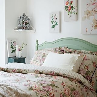 bedroom with green bed and floral beddings
