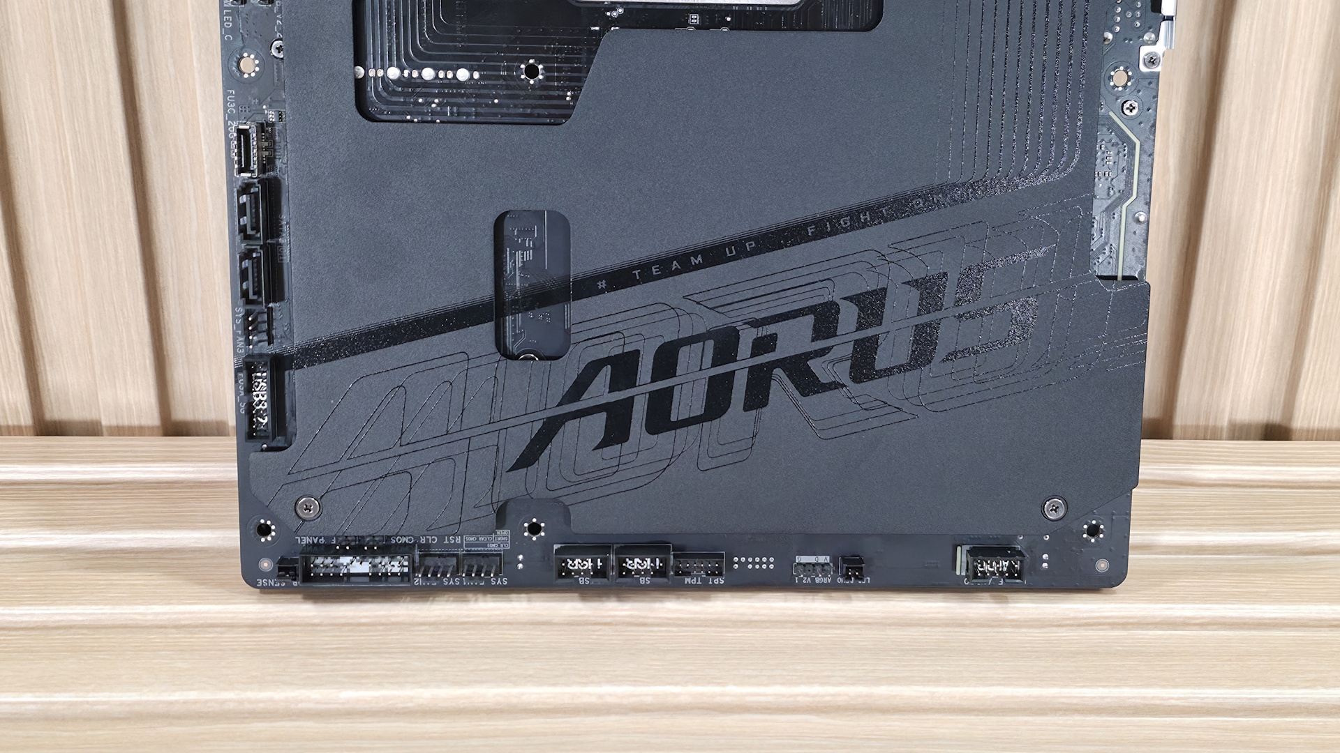 Gigabyte X870 Aorus Stealth - Bottom half front/back