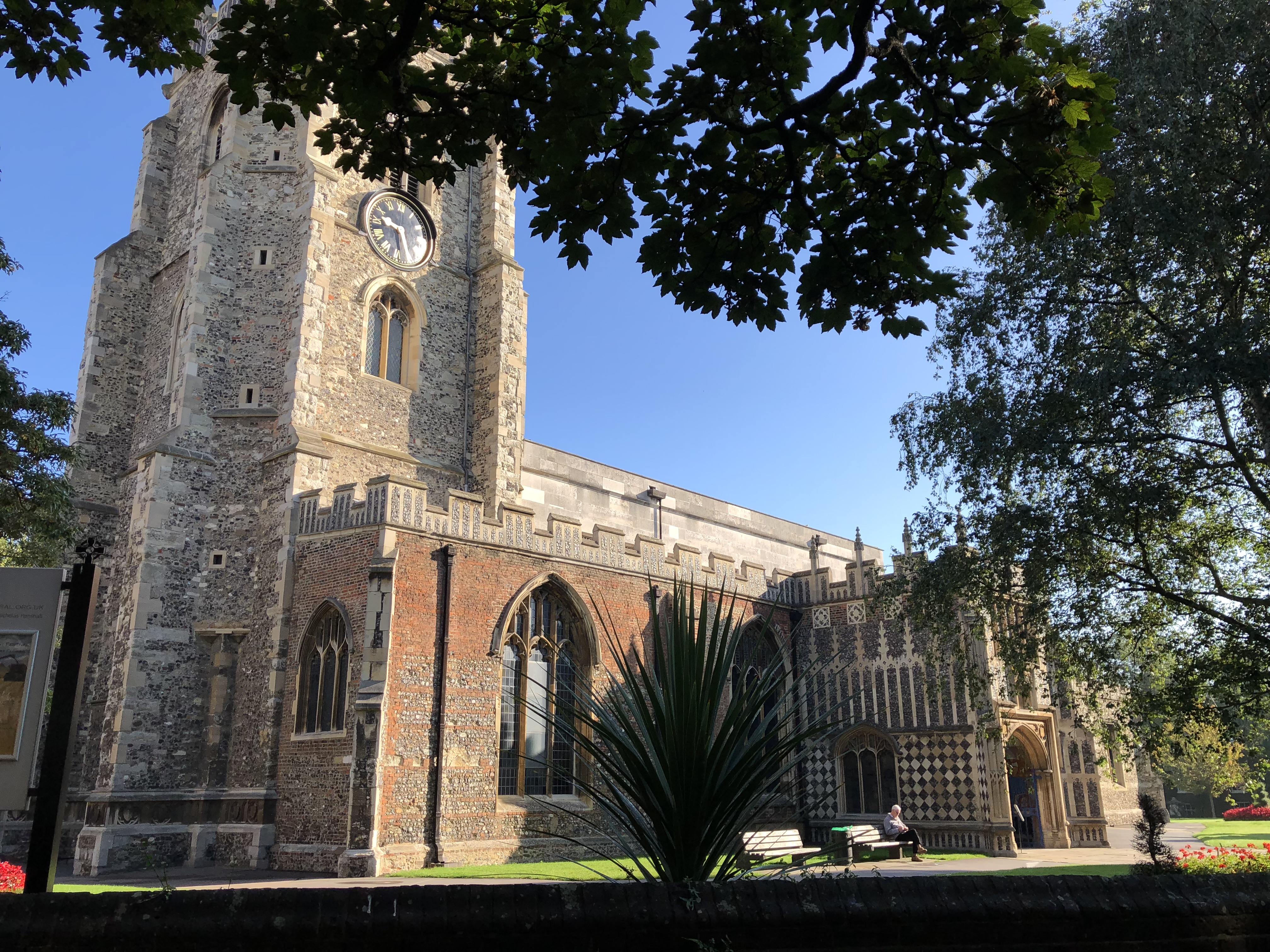 And it can cope with areas of shade, and highlights the church in great detail