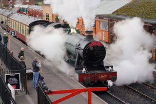 Being able to shoot at 10 frames per second gives you welcome flexibility even with relatively slow-moving subjects – here, we were able to capture the moment when the engine was venting steam as it pulled away.