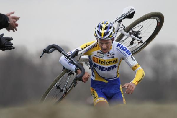 Tom Meeusen (Telenet-Fidea) gets encouragement from spectators.