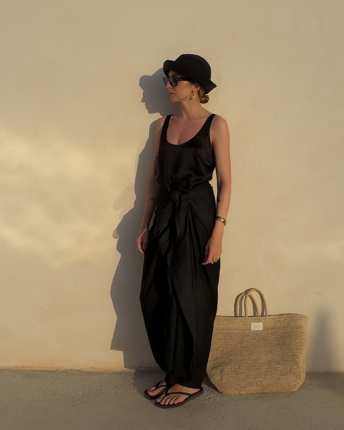Brittany Bathgate wears an all-black summer outfit.