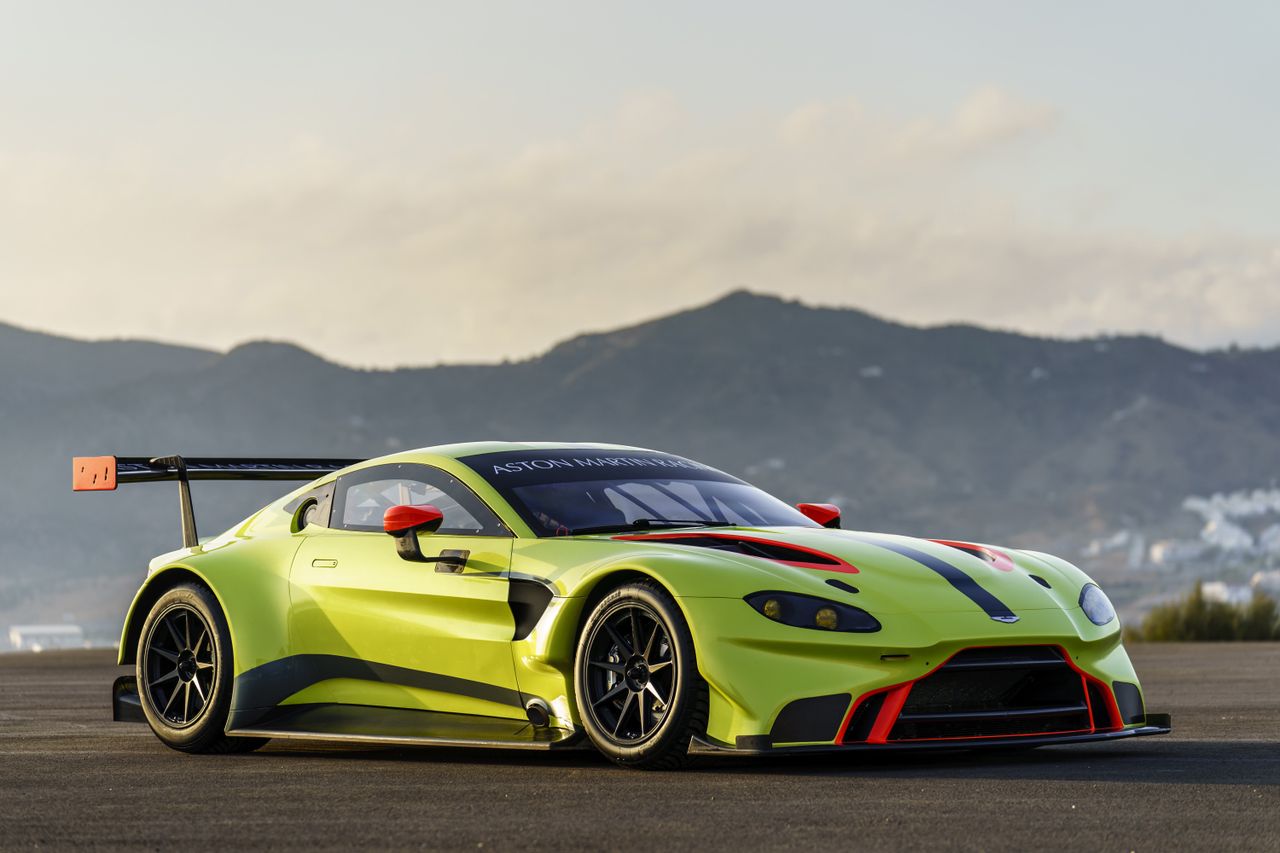 Aston Martin Vantage 18