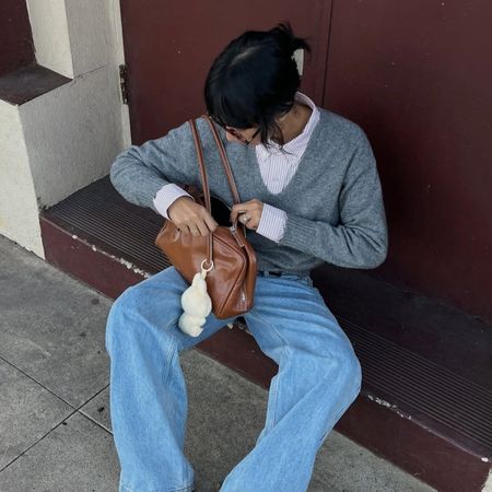 Stephanie Arant in light wash jeans