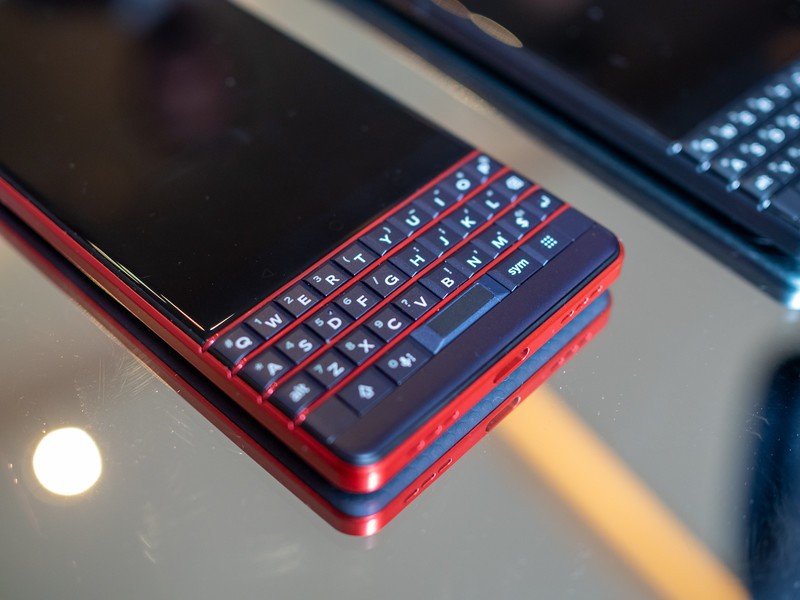 BlackBerry KEY2 LE hands-on: A $399 ticket to the hardware keyboard ...