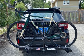 Saris Freedom 2-Bike mounted on a car, with a bike in place