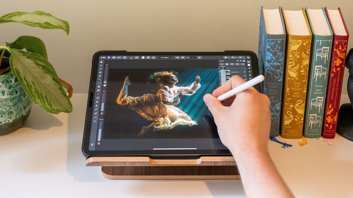 A person using an Apple Pencil 2 and iPad Pro to edit on Affinity Photo for iPad 