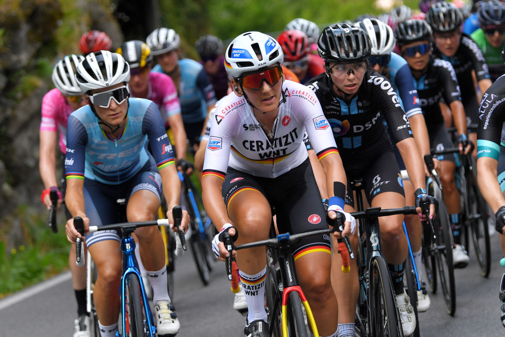 Giro d'Italia Donne: Emma Norsgaard wins stage 6 sprint in Colico ...