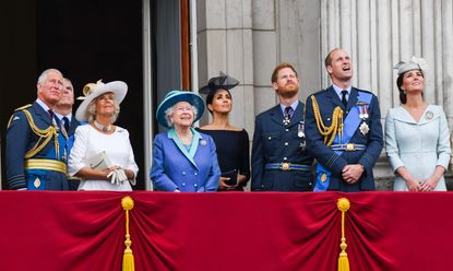 royal family on Buckingham Palace balcony