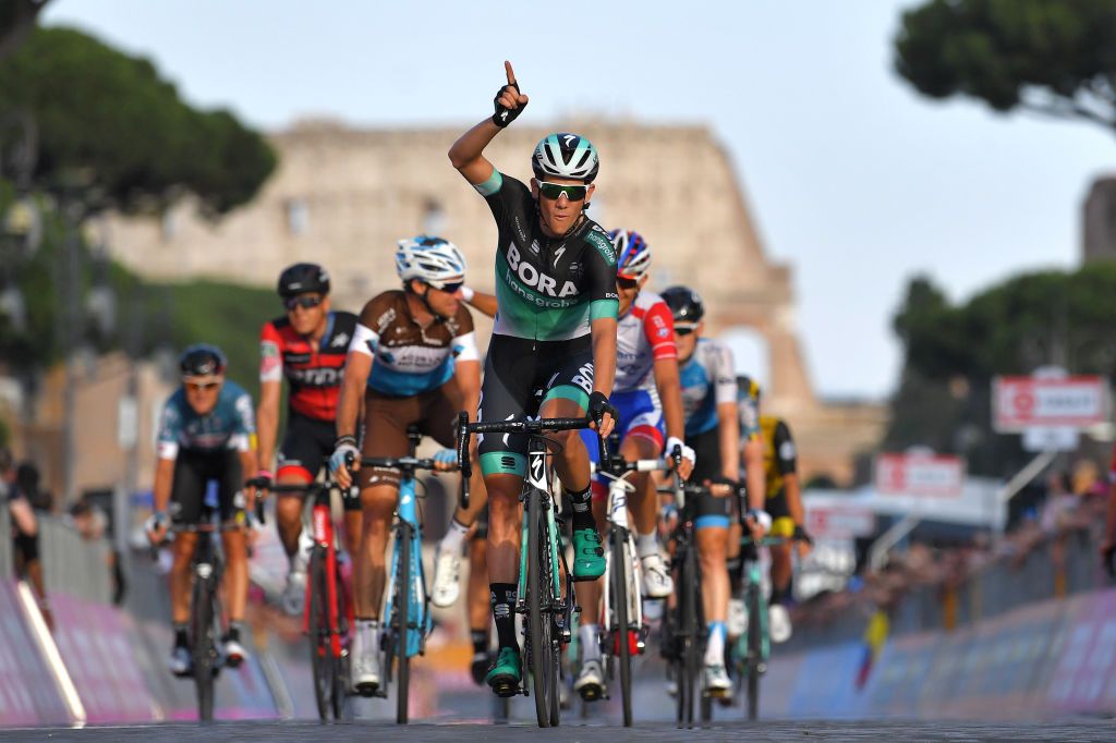 Sam Bennett (Bora-Hansgrohe) wins the final stage