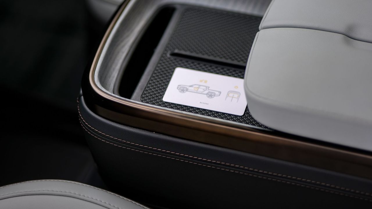2025 Rivian R1T Tri.