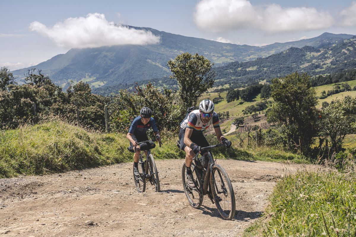 Laurens ten Dam focuses on a climb on stage 8