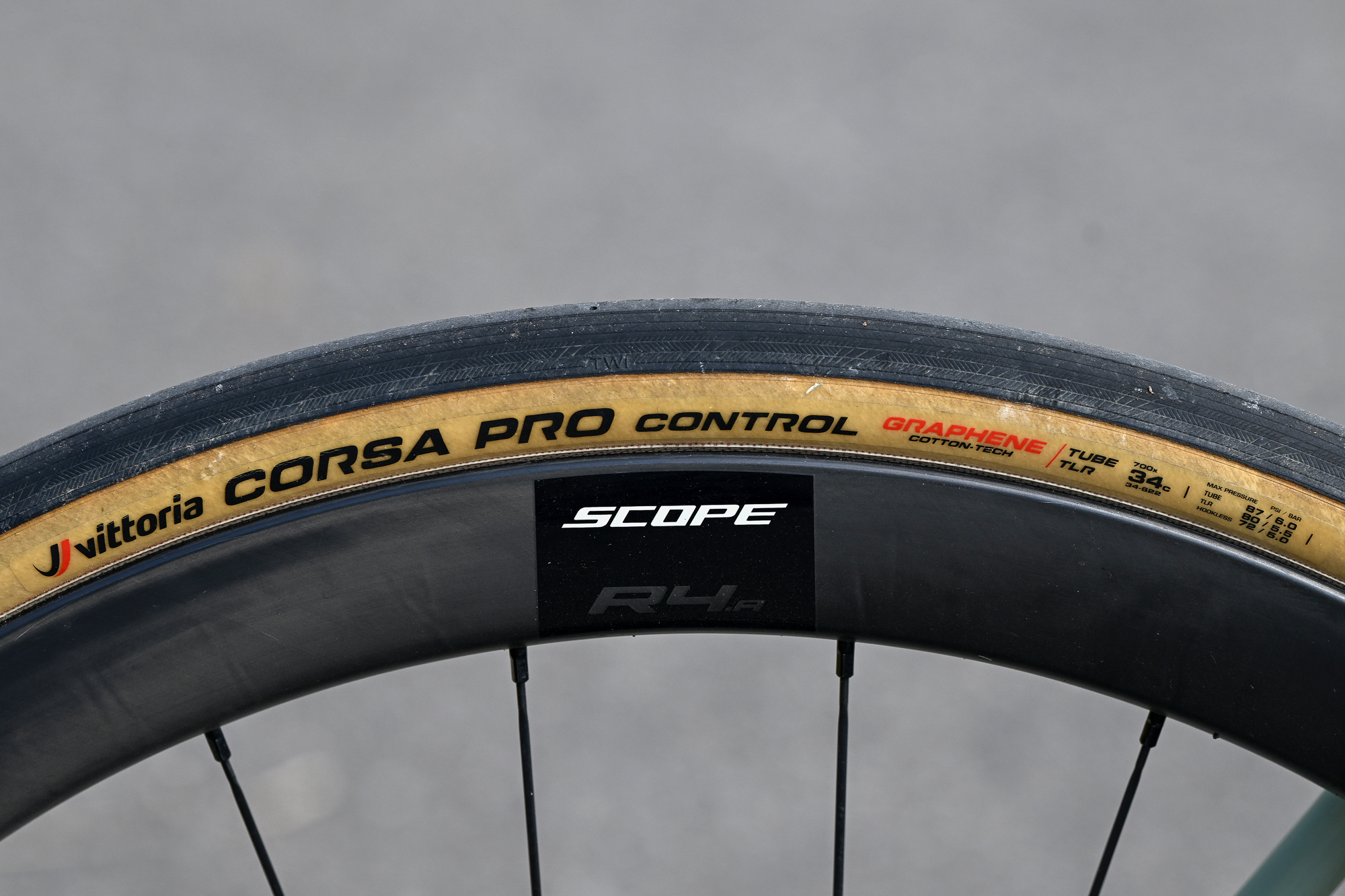 Close up of the Scope carbon wheels and Vittoria Corsa Pro control tyres