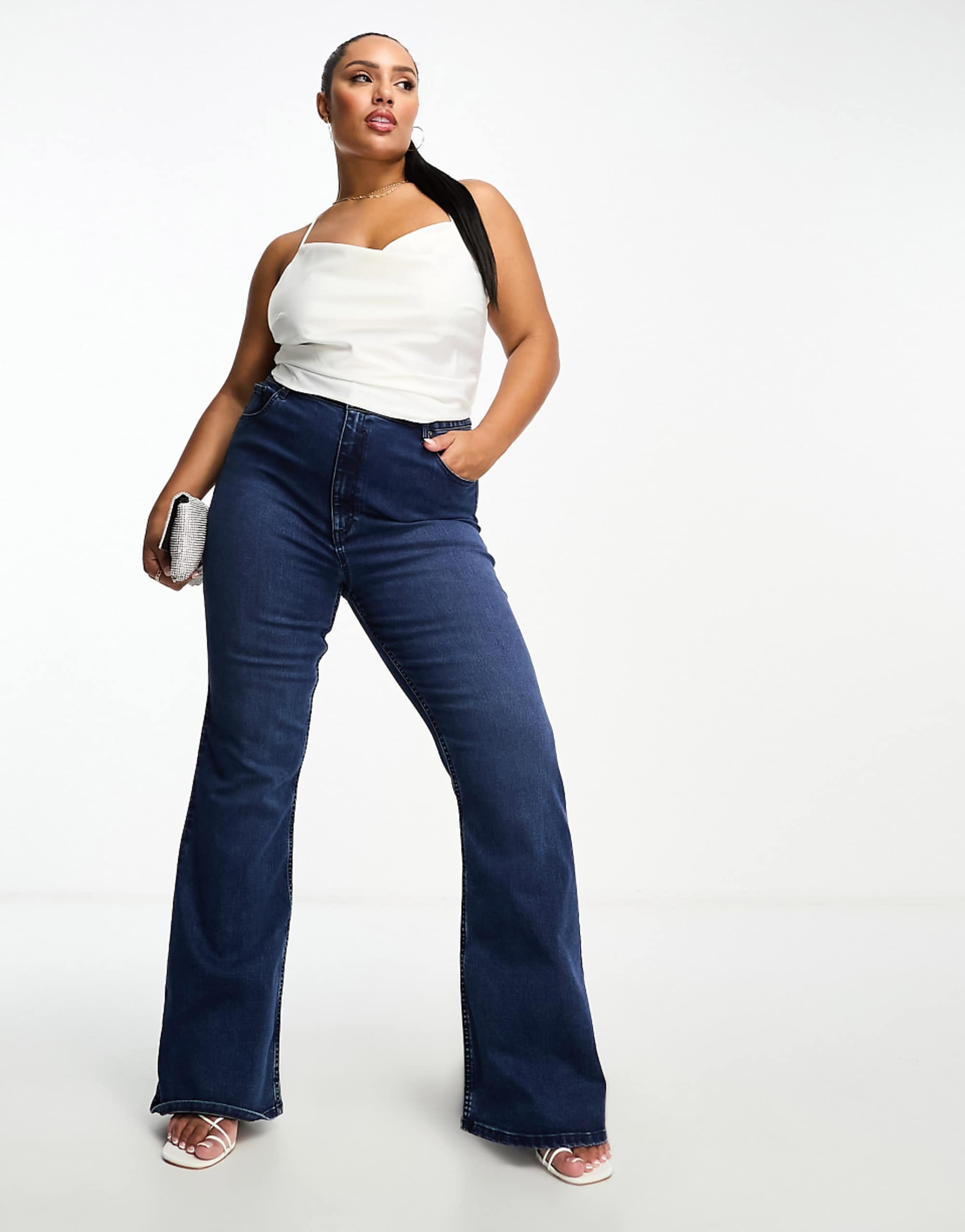 Jeans Asos Design Curve Sculpting Super Stretch Flare em Azul Escuro