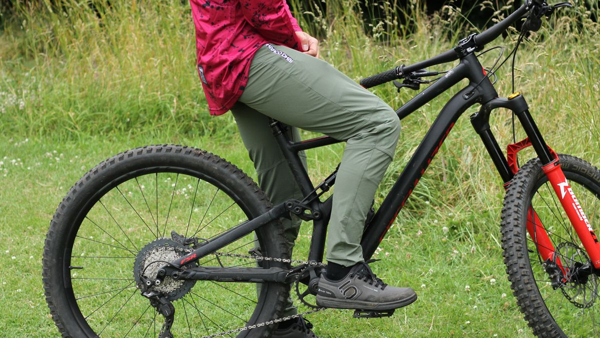 DHaRCO Mens Gravity Pants review a slim fitting, good looking MTB