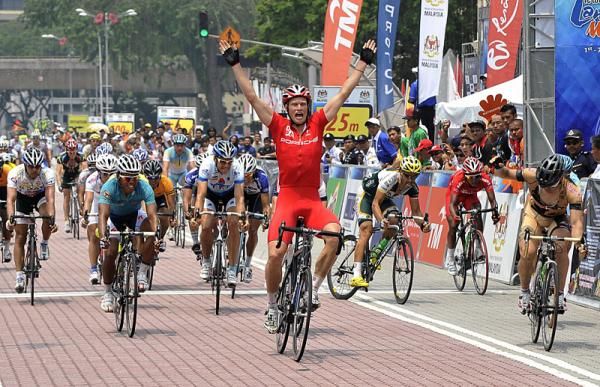 Stuart Shaw (Drapac Porsche Cycling Team) wins the final stage of the Tour de Langkawi.