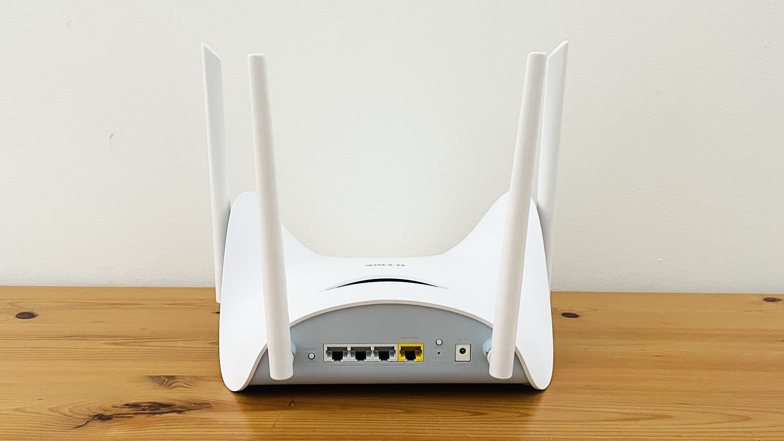 D-Link Aquila Pro AI R95 on wooden table