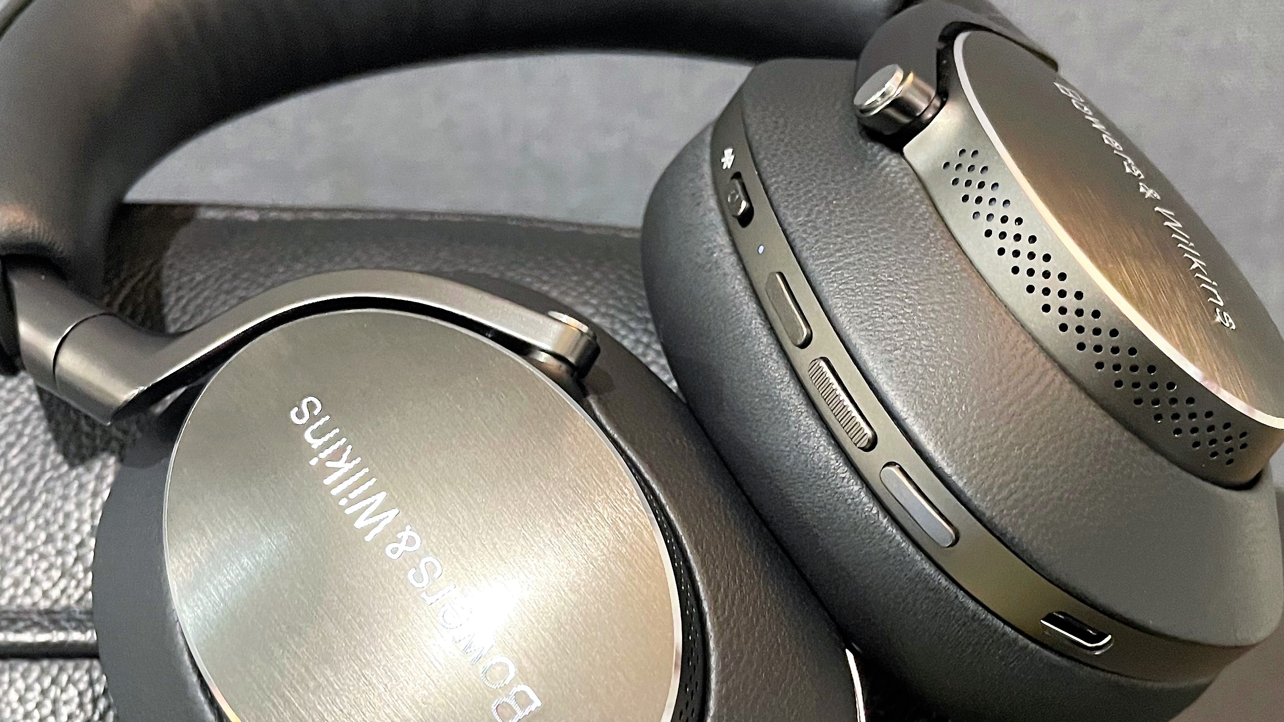 Bowers & Wilkins Px8 showing control buttons in black and build quality details