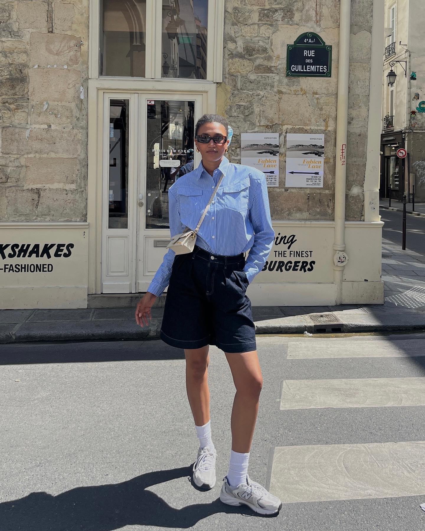 An image of @lenafarl wearing white sneakers.