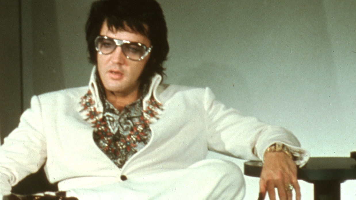Elvis Presley holds a press conference at the Las Vegas Hilton Hotel, 1972
