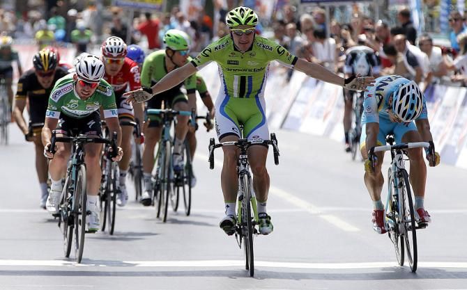 Elia Viviani (Cannondale) wins stage 7