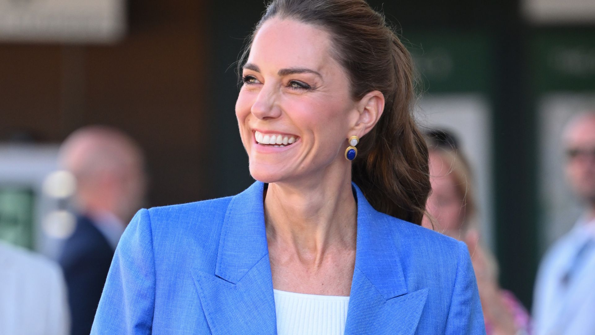 Kate Middleton arrives at Wimbledon wearing a powder blue suit with brown heels.