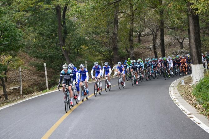 FDJ controls the peloton